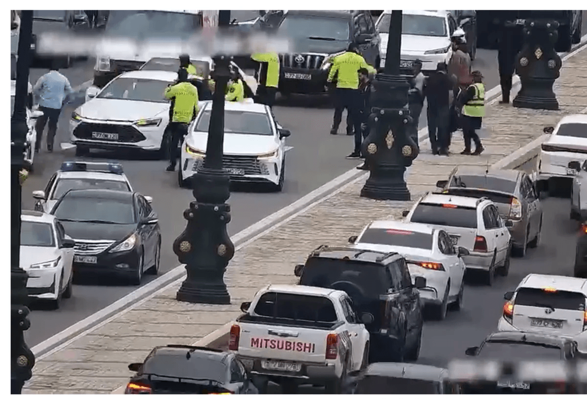 Yol polisi xəsarət alan piyadanı xilas etdi