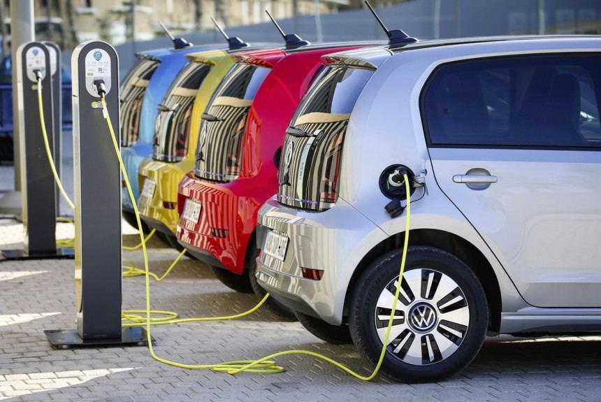 Elektromobillərə maraq azalıb - Ekspert səbəbləri AÇIQLADI