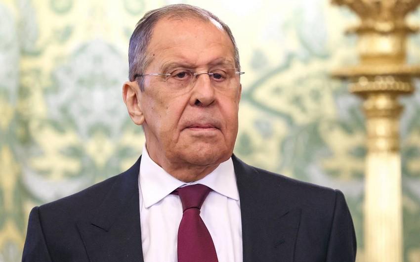 Ermənistanı yanlış yerə sürükləyirlər - Lavrov