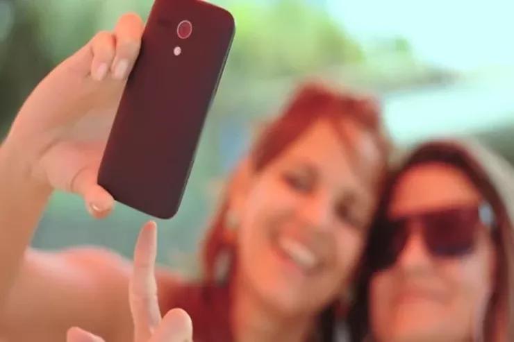 Selfi çəkərkən bu detalı gizlədin: səbəbi sizi təəccübləndirəcək