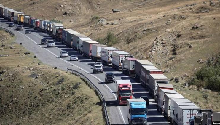 Ermənistan məhsullarına qadağa: Yük maşınları boş qayıdır