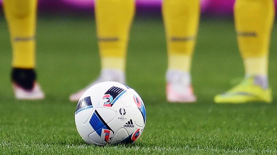 Futbolçu oyun zamanı boğularaq öldü