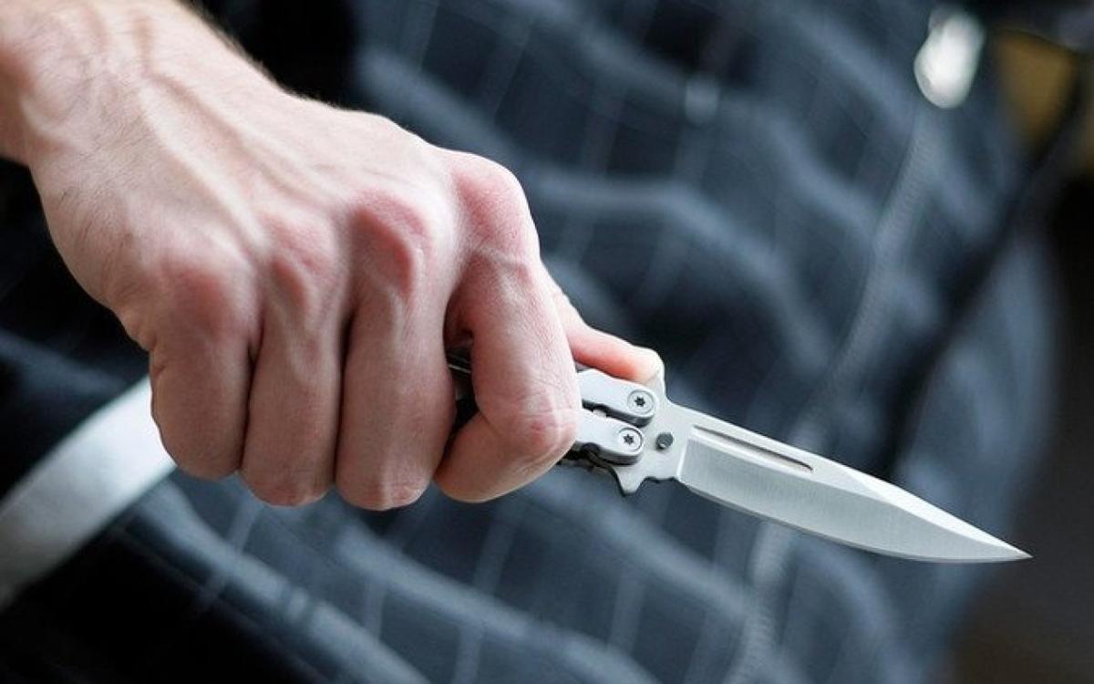 17 yaşlı oğlan bıçaqlandı
