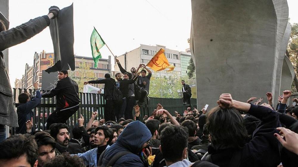 Tehran bazarında etirazlar başladı
