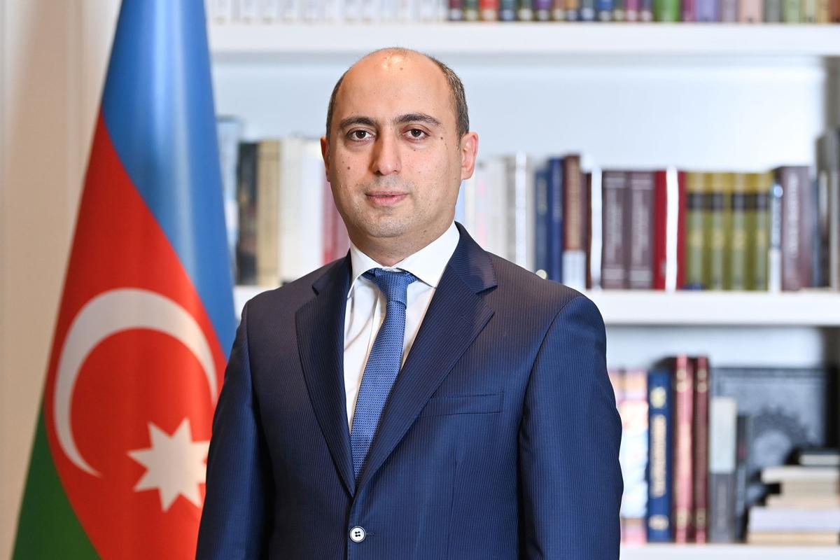 Emin Əmrullayevin yüksək vəzifəyə gətirdiyi Famil Rüstəmov KİMDİR?
