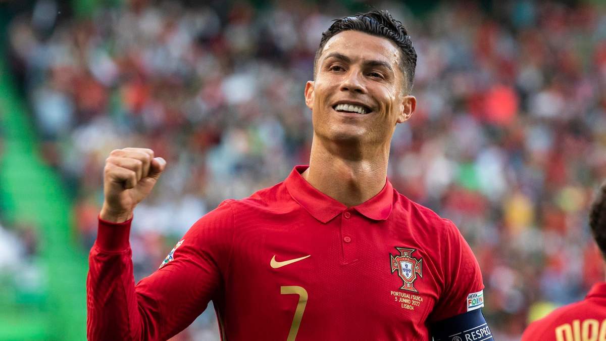 Ronaldo 41 yaşında necə futbol oynaya bilir? Ronaldo 41 yaşında necə futbol oynaya bilir?